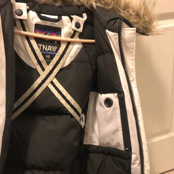 Aritzia bomber winter coat - Picture 9 of 10